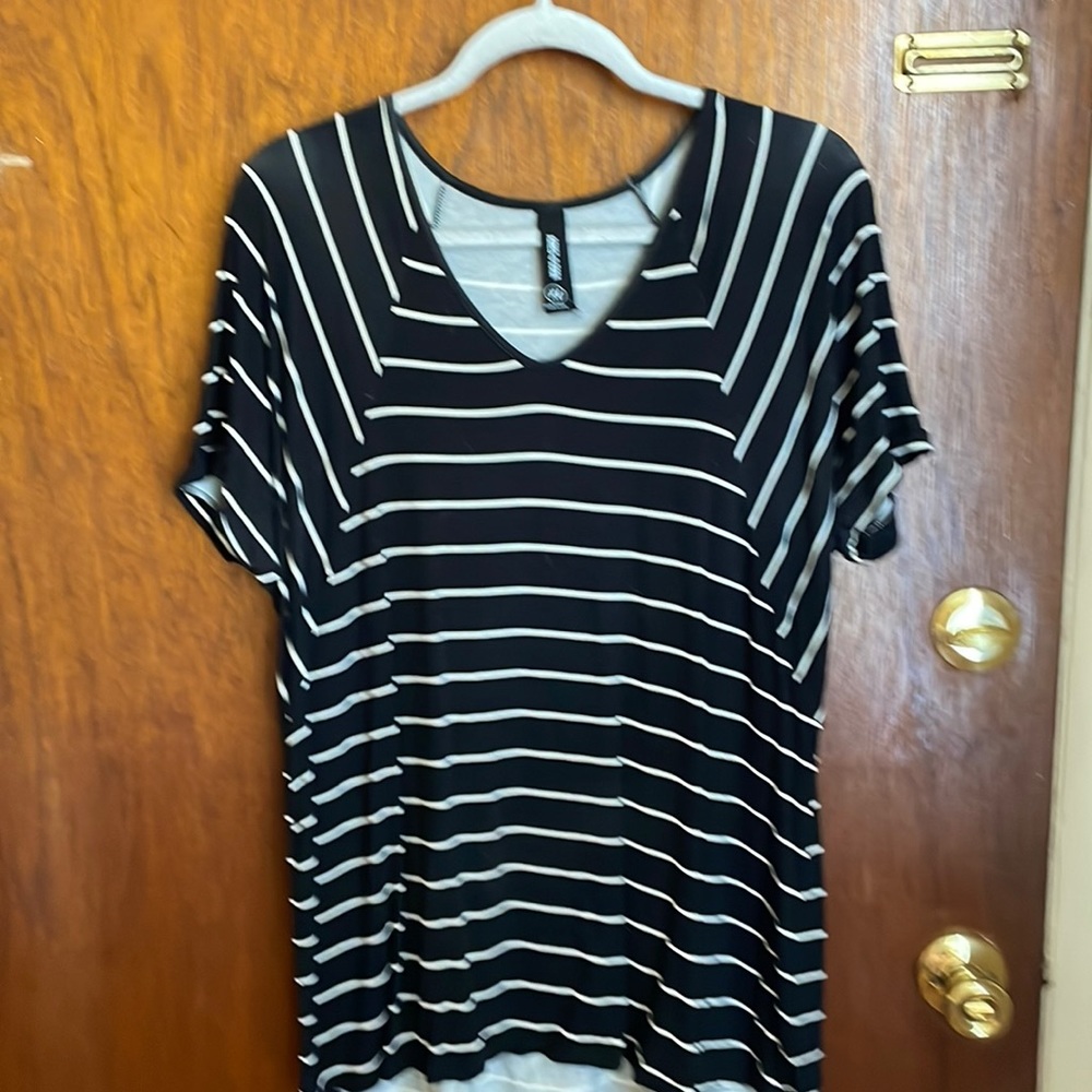 EUC black w white stripes XL rayon spandex v-neck